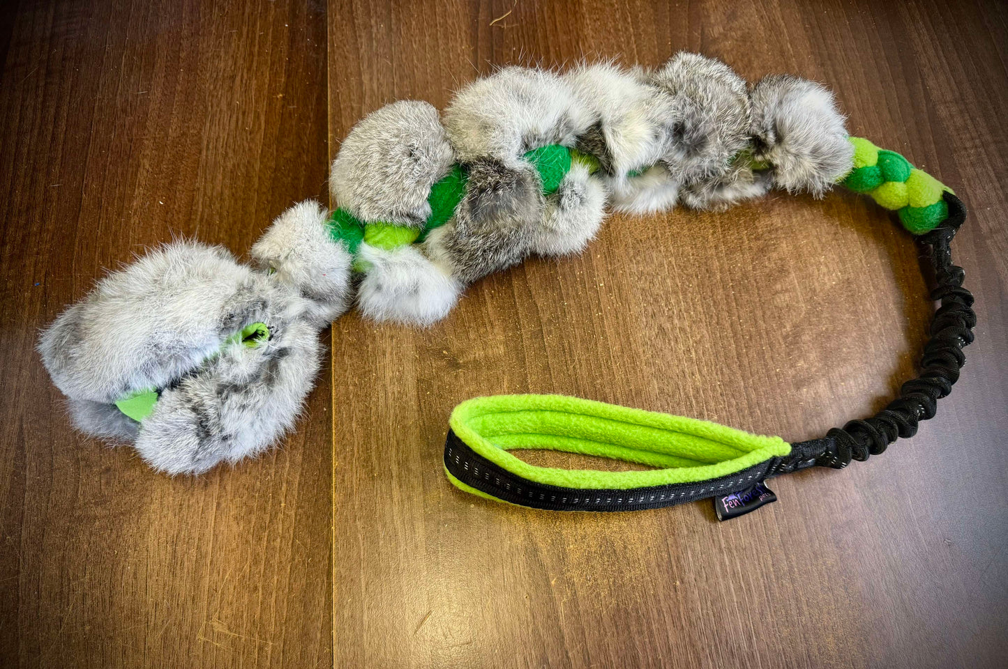 Fen Forest Rabbit braid tug with rabbit foodi